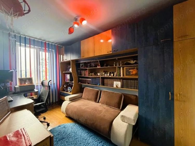 Apartament cu 3 camere decomandat în Central