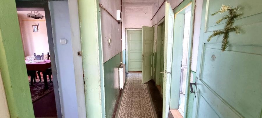 Vilă interbelica cu suflet, curte mare și vedere spre dealuri - 11