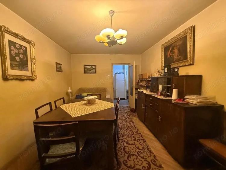 Vintage apartament 4 camere, B-dul Bucure?ti / Regele Mihai,decomandat etaj 2 - 5