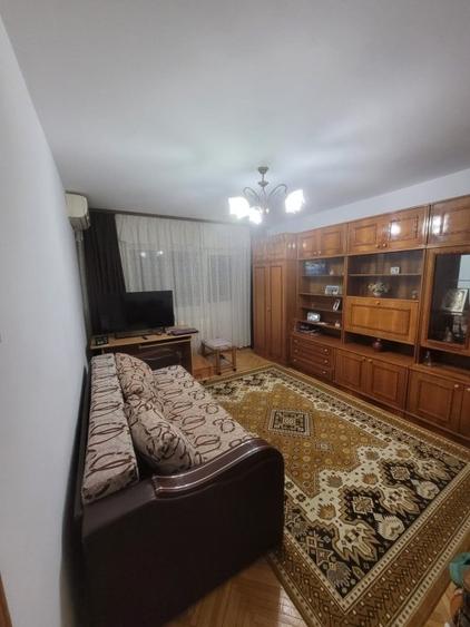 Apartament cu 3 camere, decomandat, zona Centru Civic - 1