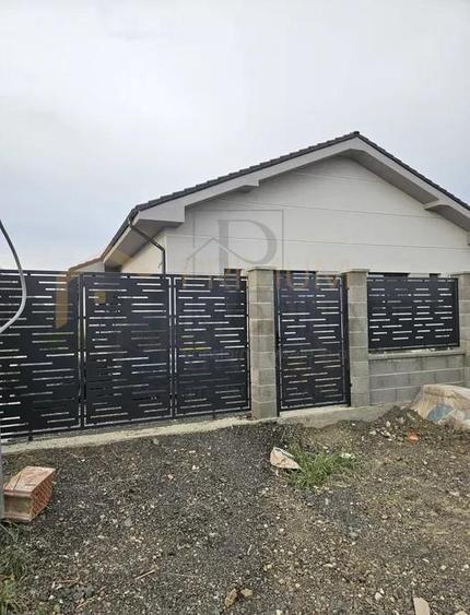 Duplex mobilat utilat - terasa 50 mp - perete dublu - bucatarie inchisa -  mansa - 2