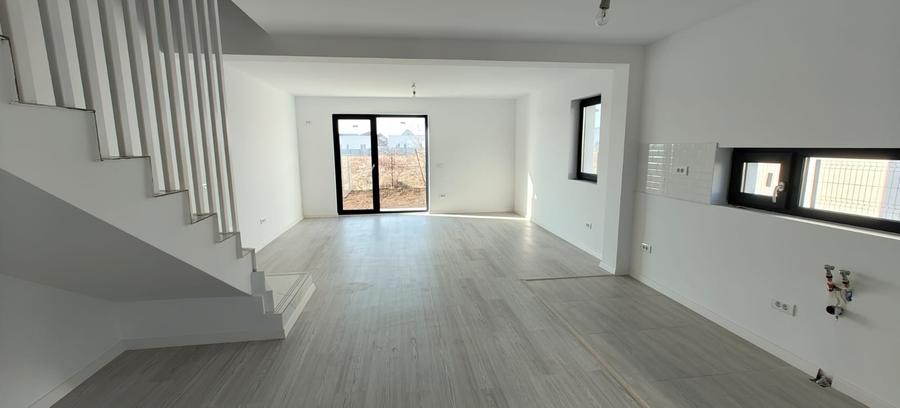 Casa tip duplex - 3 camere - 2 bai - 5