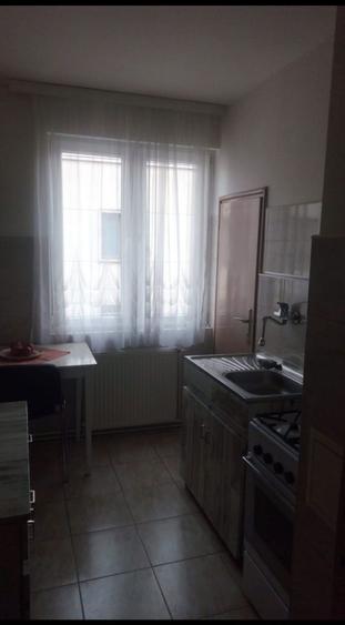 Inchiriez apartament 2 camere ,decomandat,ultracentral, langa Primarie - 2