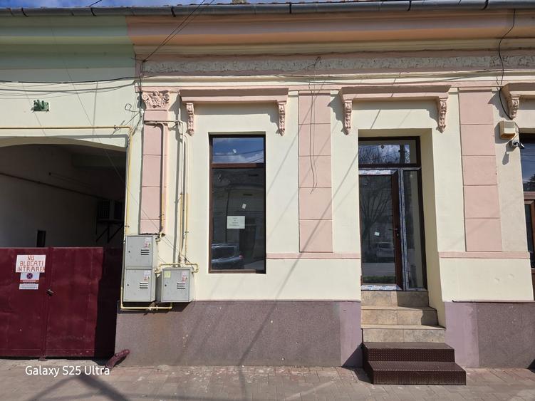 Se vinde spatiul comercial..ultra central in Deta - 1