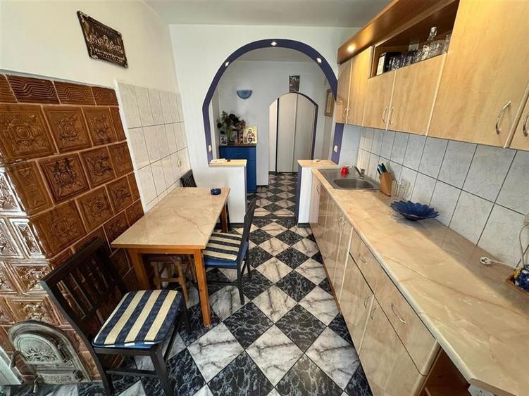 Apartament 2 camere, 54mp, etaj 4 cu acoperis - Central - - 1