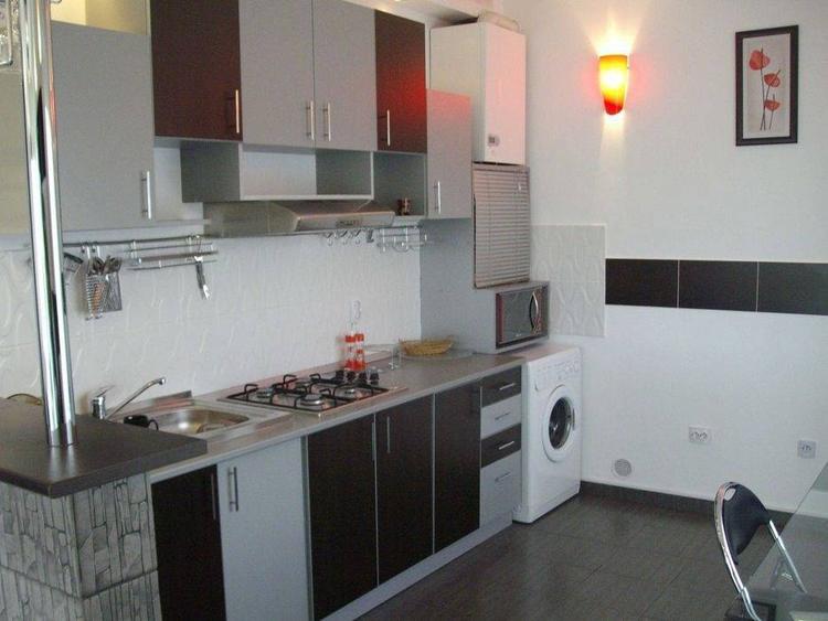 Apartament nou cu 3 camere, confort I, etajul 2, finisat modern, mobilat si utilat in Europa - 1