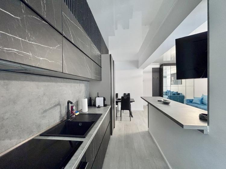 Vedere laterala la mare, prima linie, mobilat, parcare inclusa - 7