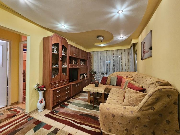 Apartament 4 camere,2 bai,2 balcoane,etaj 2 - 5