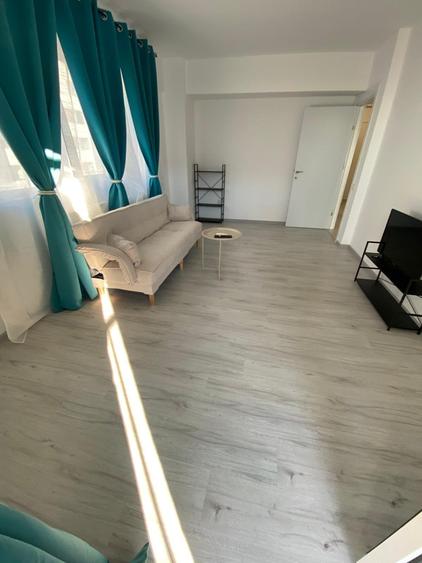 DE INCHIRIAT! Apartament 2 camere decomandat 60 mp , Sector 4 - 2