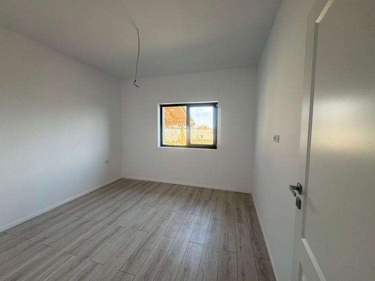 Casa Individuala pe parter in Mosnita, Toate Utilitatile, Drum asfaltat - 9