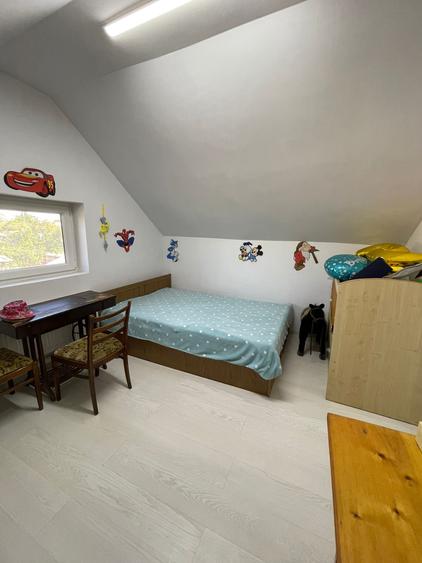 Refugiul Tău Verde: Casă Spațioasă cu Livadă, Anexe și Panouri Solare - 18