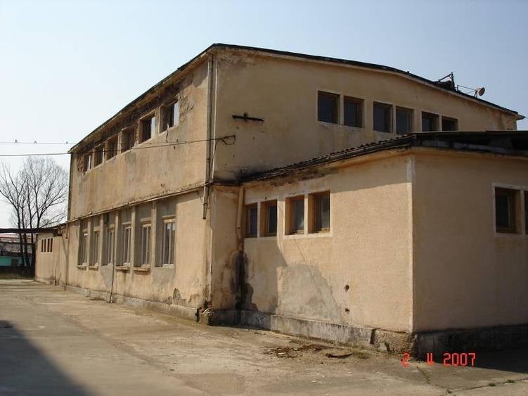 Vand hala de productie in Targu Carbunesti - 2