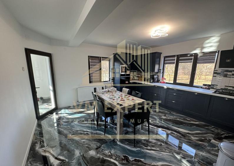 VILA S+P+E-306 MP, TEREN 2078 MP, CAMPULUNG - 1