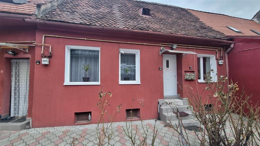 Studio la casa , zona strazii Lunga - 1