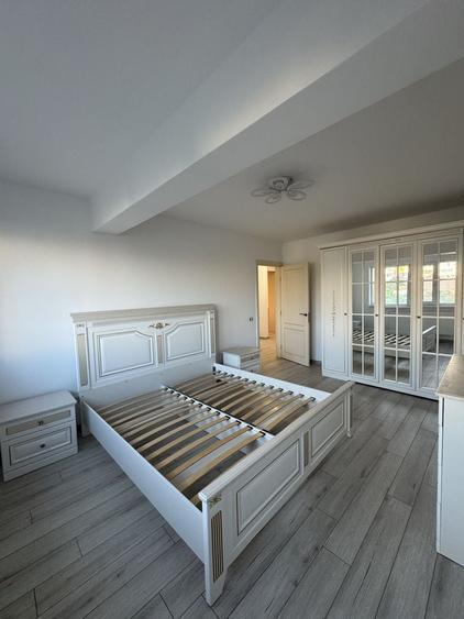 Apartament cu 3 camere semidecomandat în Cug