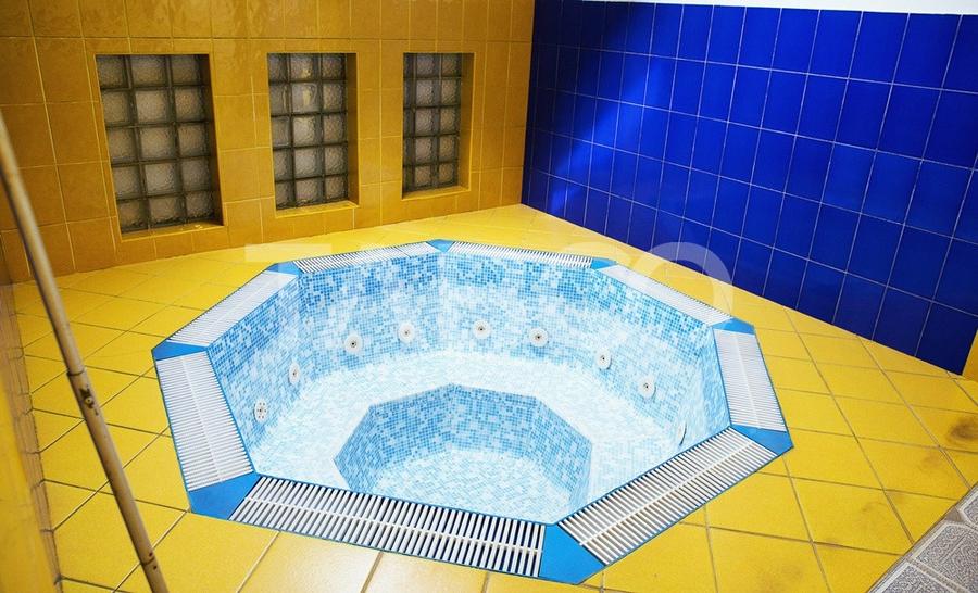 Hotel de 3* si 4* cu 64 de camere in Alba Iulia ultracentral - 26
