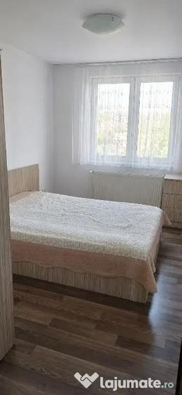 Apartament cu 3 camere decomandat în Tunari