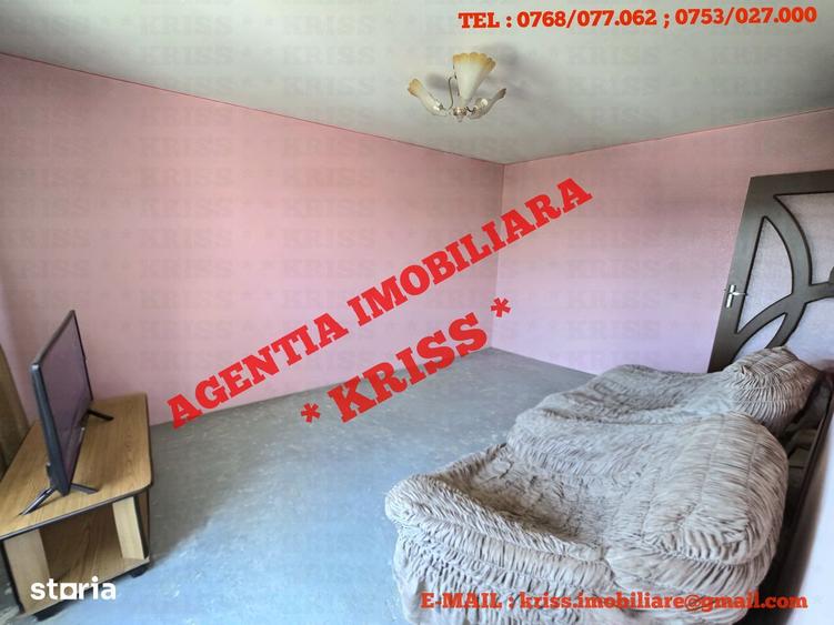 Apartament cu 3 camere decomandat în Craiovei