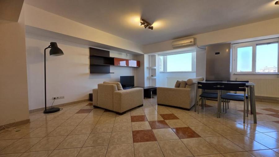 Apartament cu 3 camere semidecomandat în Unirii