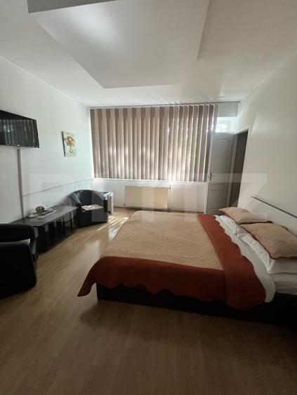 Casă individuală cu 10 camere cu Piscina în Girocului