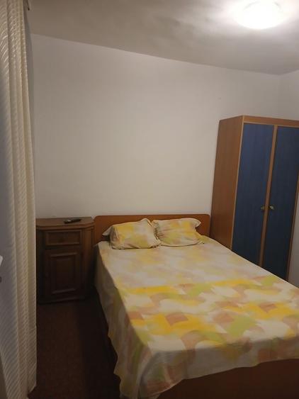 Apartament cu 3 camere decomandat în Valu lui Traian