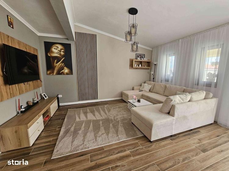 Casă cu 4 camere în Sântandrei