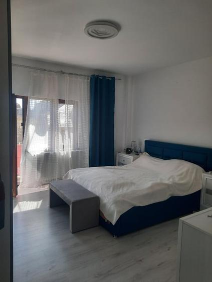 Casă individuală cu 10 camere cu Canalizare în Coiciu