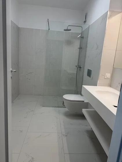 Apartament cu 3 camere semidecomandat în Băneasa