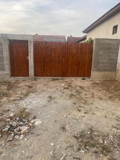Casă cu 3 camere în Pietroasa