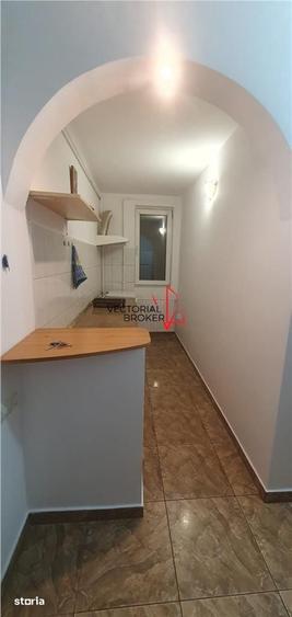 Garsonieră decomandată în Titan