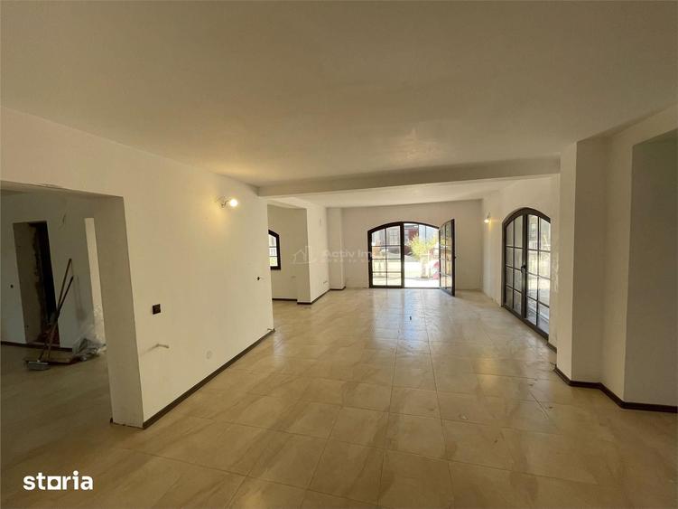 Casă cu 9 camere cu Teren 280 Mp în Corbeanca
