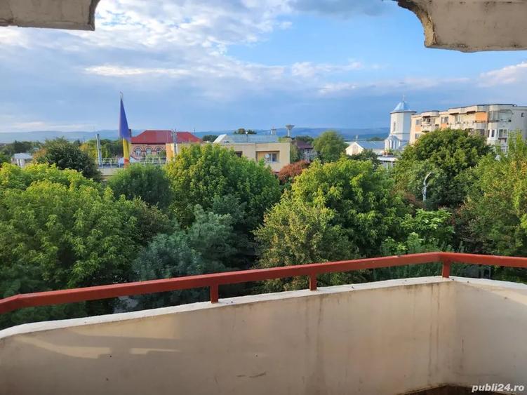 Apartament cu 4 camere decomandat în Central