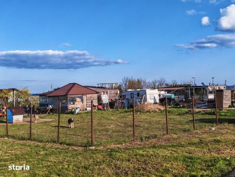 Spațiu comercial, în Corbu