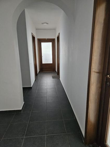 Birou, de 20 mp, în Calea București