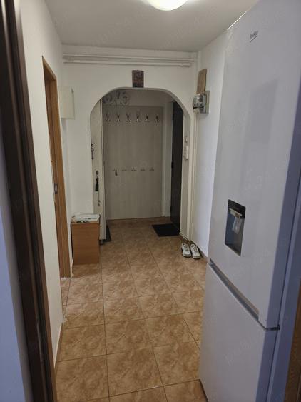 Apartament cu 3 camere semidecomandat în Apusului