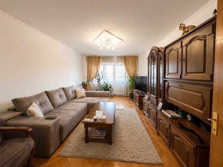 Apartament cu 3 camere decomandat în Micro 11