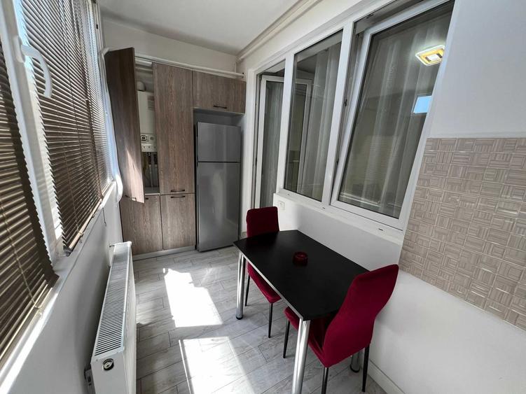 Apartament cu 2 camere decomandat în Roșu
