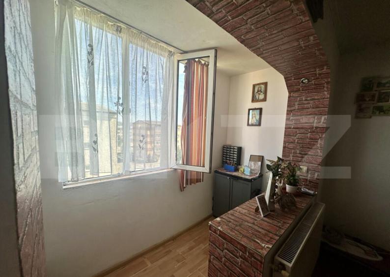 Apartament 3 camere de vanzare Zona Kogalniceanu, Sebe - 1