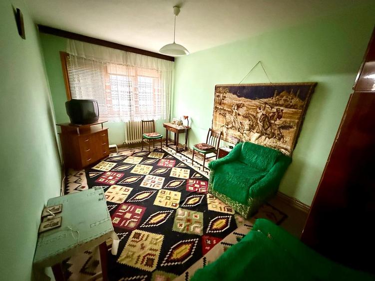 Tătărași - Posta , apartament 4 camere , decomandat , etaj 1 - 8