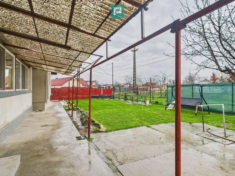 Casă individuală cu 4 camere cu Canalizare în Cenei