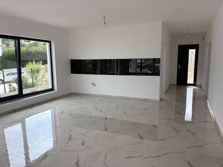 Casa moderna cu vedere panoramica spre lacul si hanul pescarilor | 150 mp construiti | Teren 750 mp | 220.000 negociabil - 7