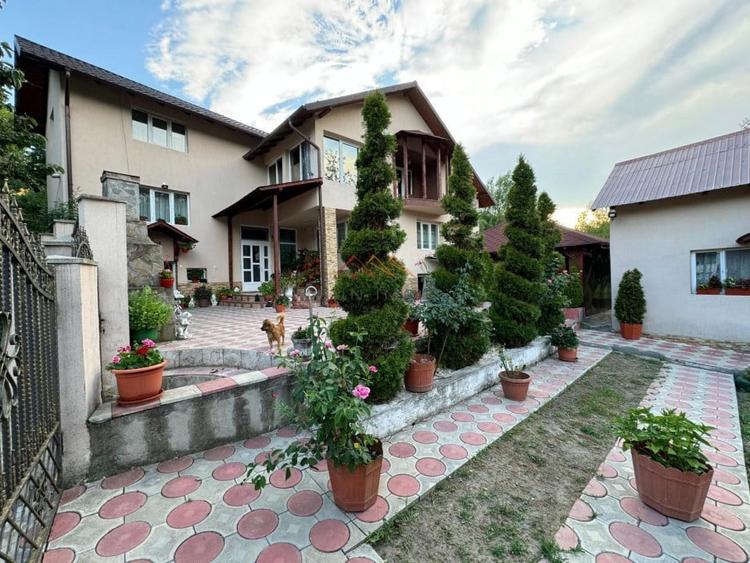 Casa 4 camere, anexe, recent renovata, foisor, teren 781mp, Izvoru, DB - 16