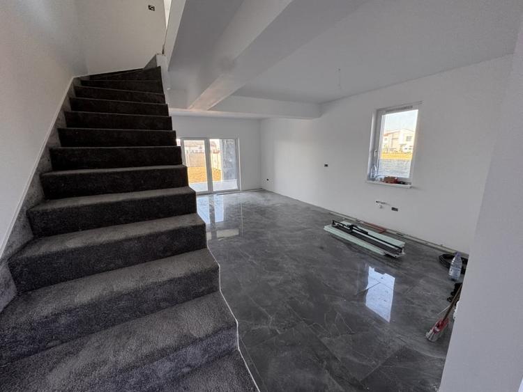 DIRECT DEZVOLTATOR, SUPRAFATA GENEROASA, MODERN - 4