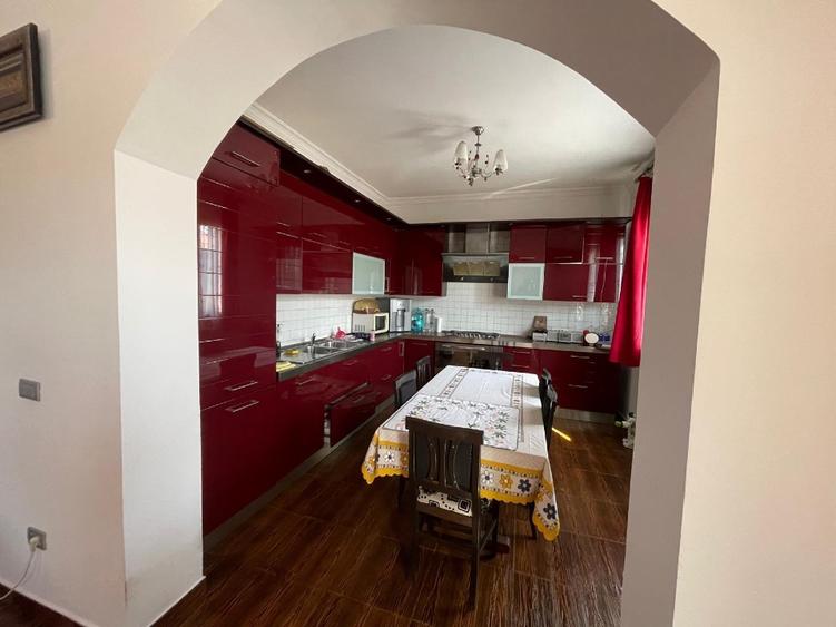 Casă de vânzare cu etaj  - 14