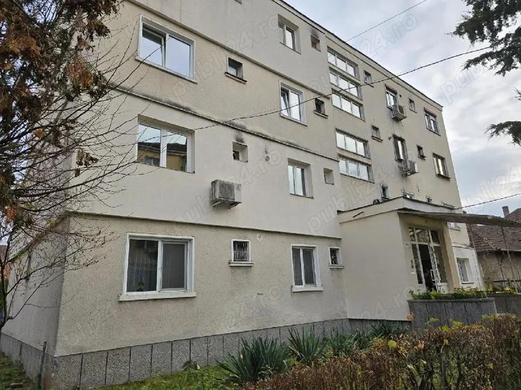 Proprietar vand apartament decomandat 3 camere 90 mp Brad zona Spitalul - 4