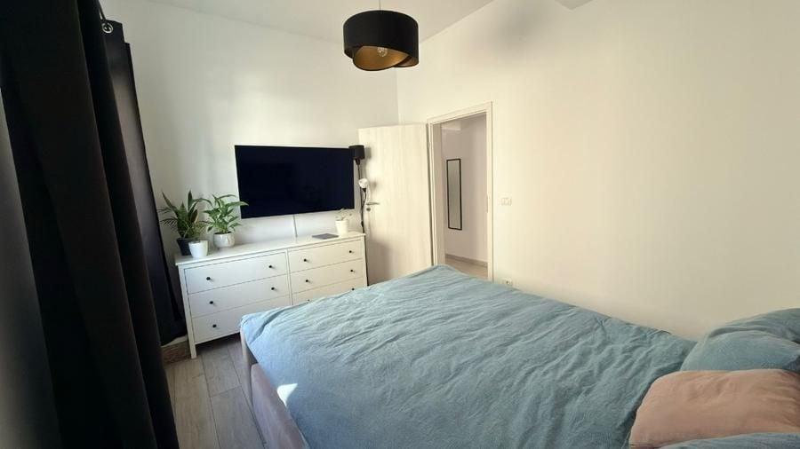 Bloc nou. Decomandat. Et. 1. Bucatarie inchisa. Doua bai. Doua parcari. - 5