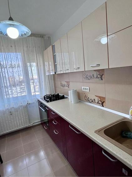 2 camere de inchiriat| decomandat| metrou 1 decembrie - 1