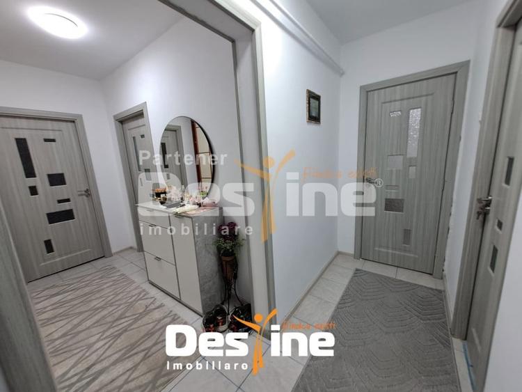MIRCEA CEL BATRAN, Apartament 2 camere, decomandat, 109.900 Euro - 1