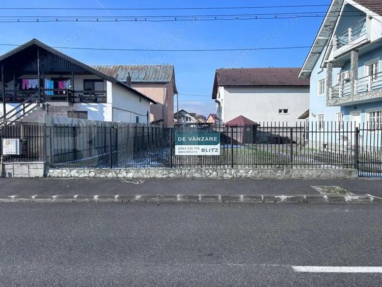 Teren Panduras cu vedere la lac - 1