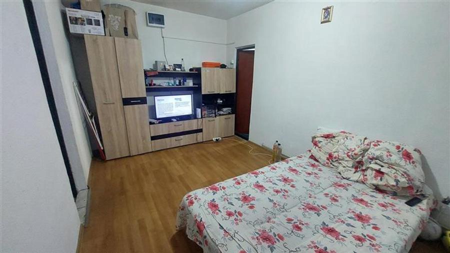 Garsoniera etaj intermediar zona Astra - 5